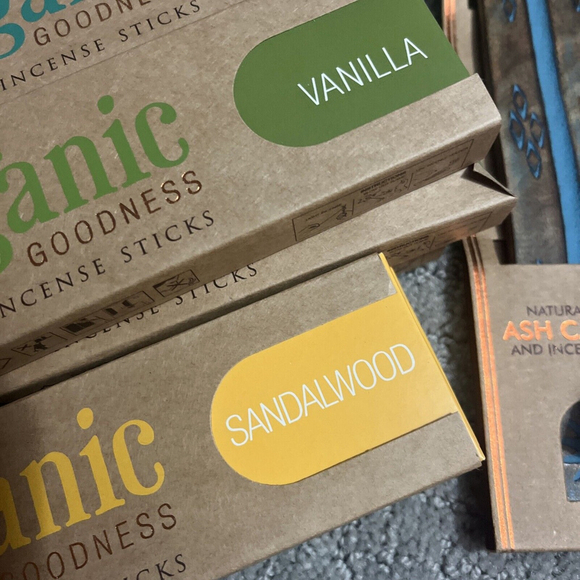 26 Piece Set Incense Sandalwood Lavender And 4 Ash Catchers Brand New - Picture 3 of 11